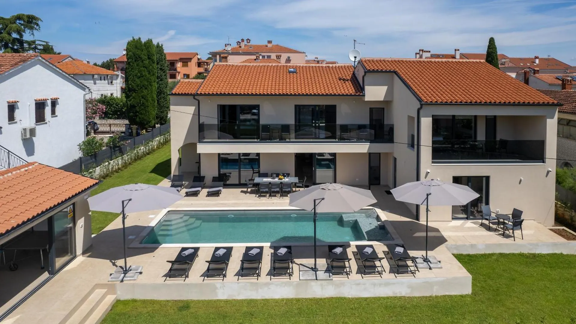 Villa Domenica Medelina 5. City Center, Pool, Jacuzzi, Sauna Rovinj 0*,  Croatia
